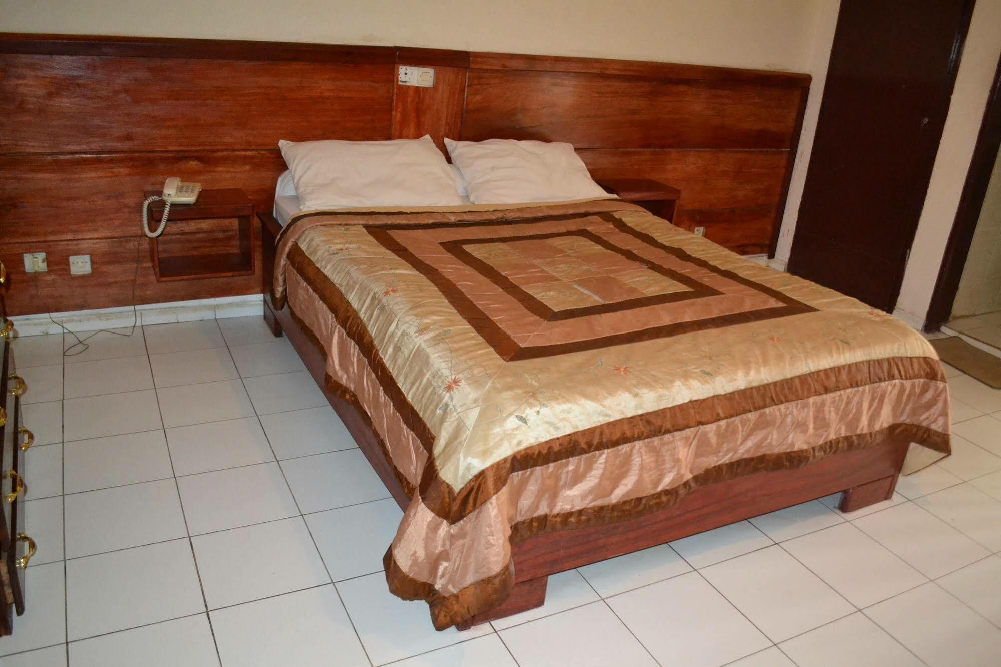 Hotel Le Diplomate Yaoundé Buitenkant foto